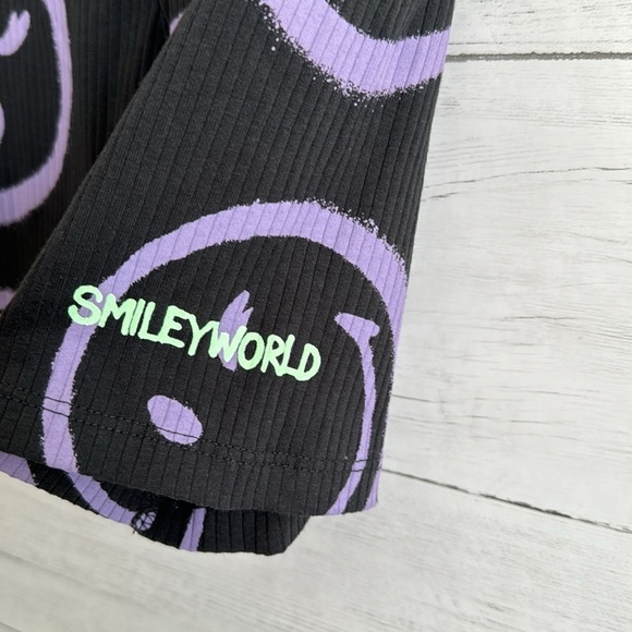 H & M Smiley World Smiles Tank and Biker Shorts - Picture 7 of 11